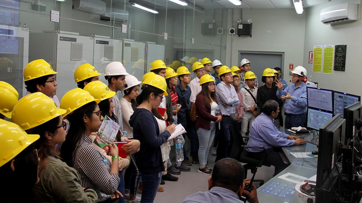 College students from across the country visit Iquitos Refinery