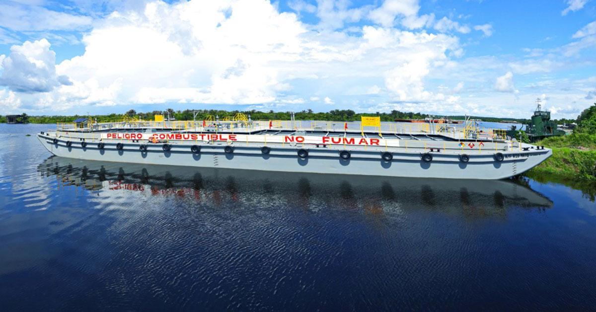 PETROPERÚ puts into operation a new barge that will transport fuel by rivers of the Amazon