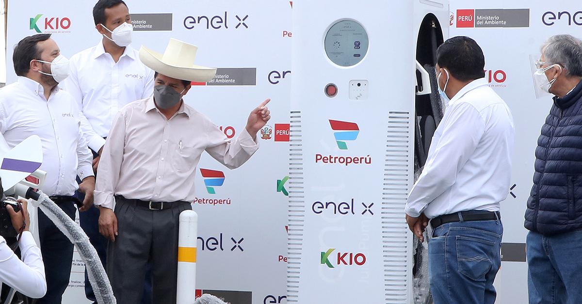PETROPERÚ y Enel X inauguran primera electrolinera de carga rápida del país