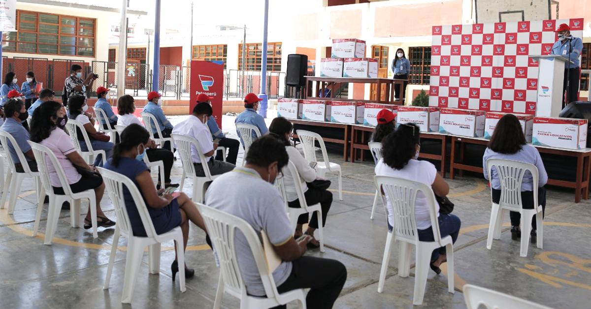 Colegios de Talara reciben material educativo en beneficio de más de siete mil escolares