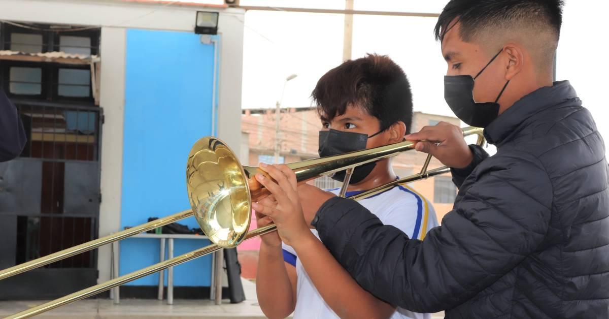 PETROPERÚ promotes musical bands in schools in Villa El Salvador