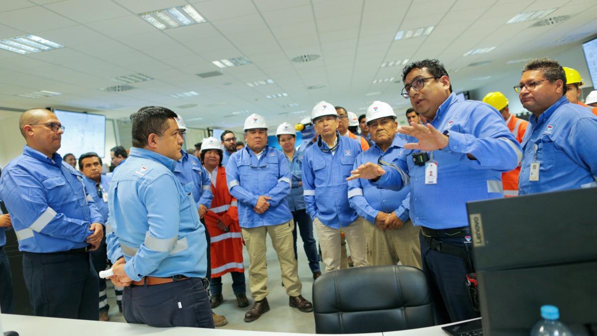 The Executive verifies on-site the operation of the New Talara Refinery