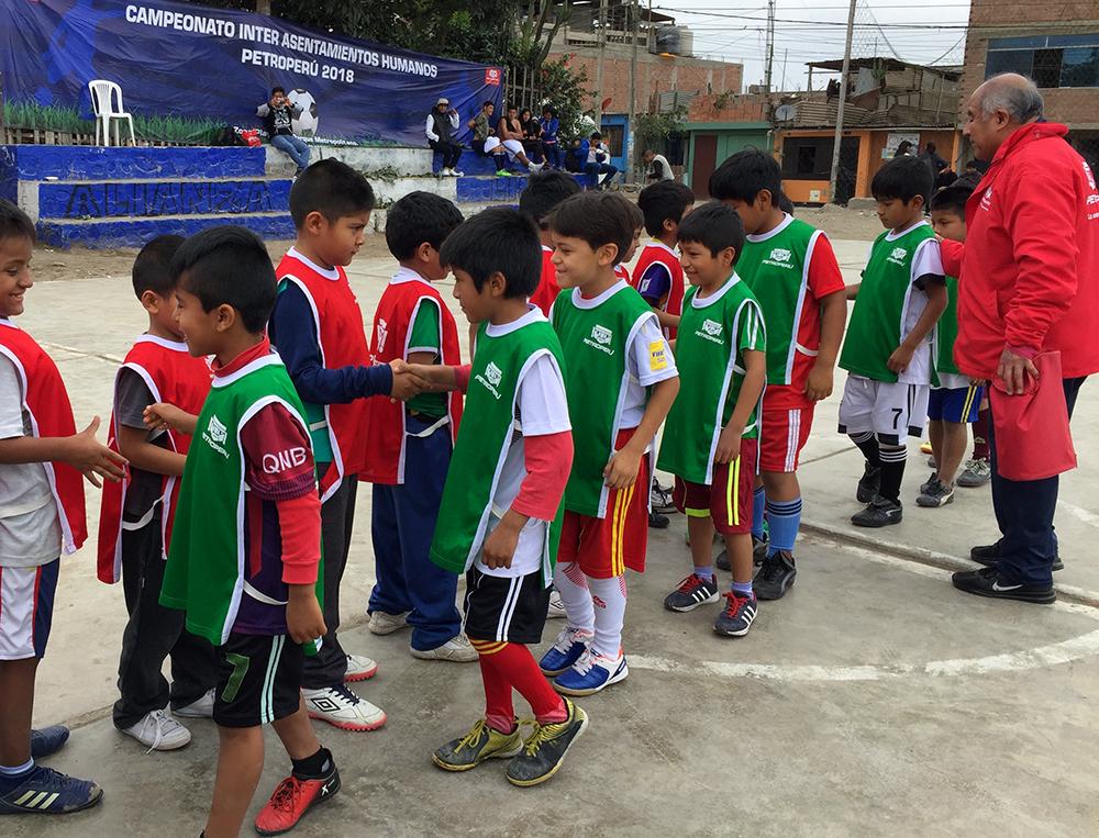 Vecinos de Villa el Salvador participan en campeonato deportivo promovido por PETROPERÚ