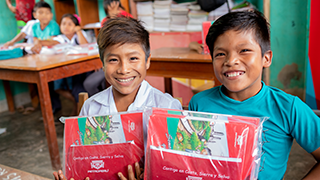 PETROPERÚ entrega útiles a 35 mil escolares de comunidades nativas