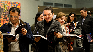 PETROPERÚ presentó libro-catálogo de exposición artística de Gino Ceccarelli